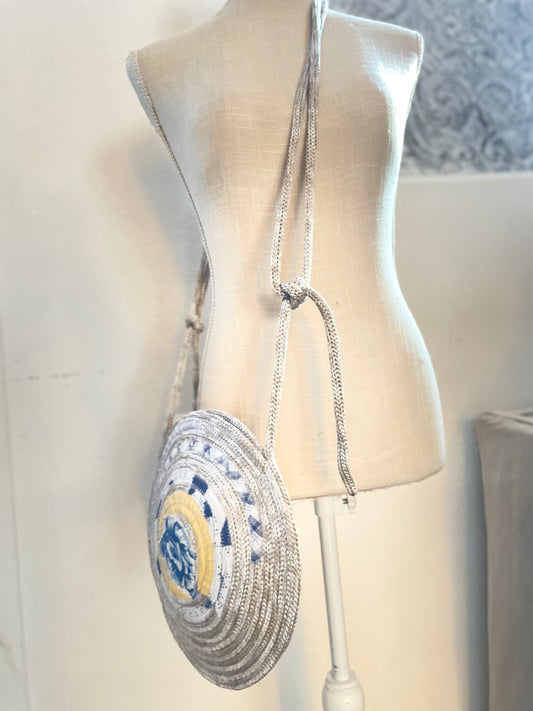 Linen blues clamshell rope bag