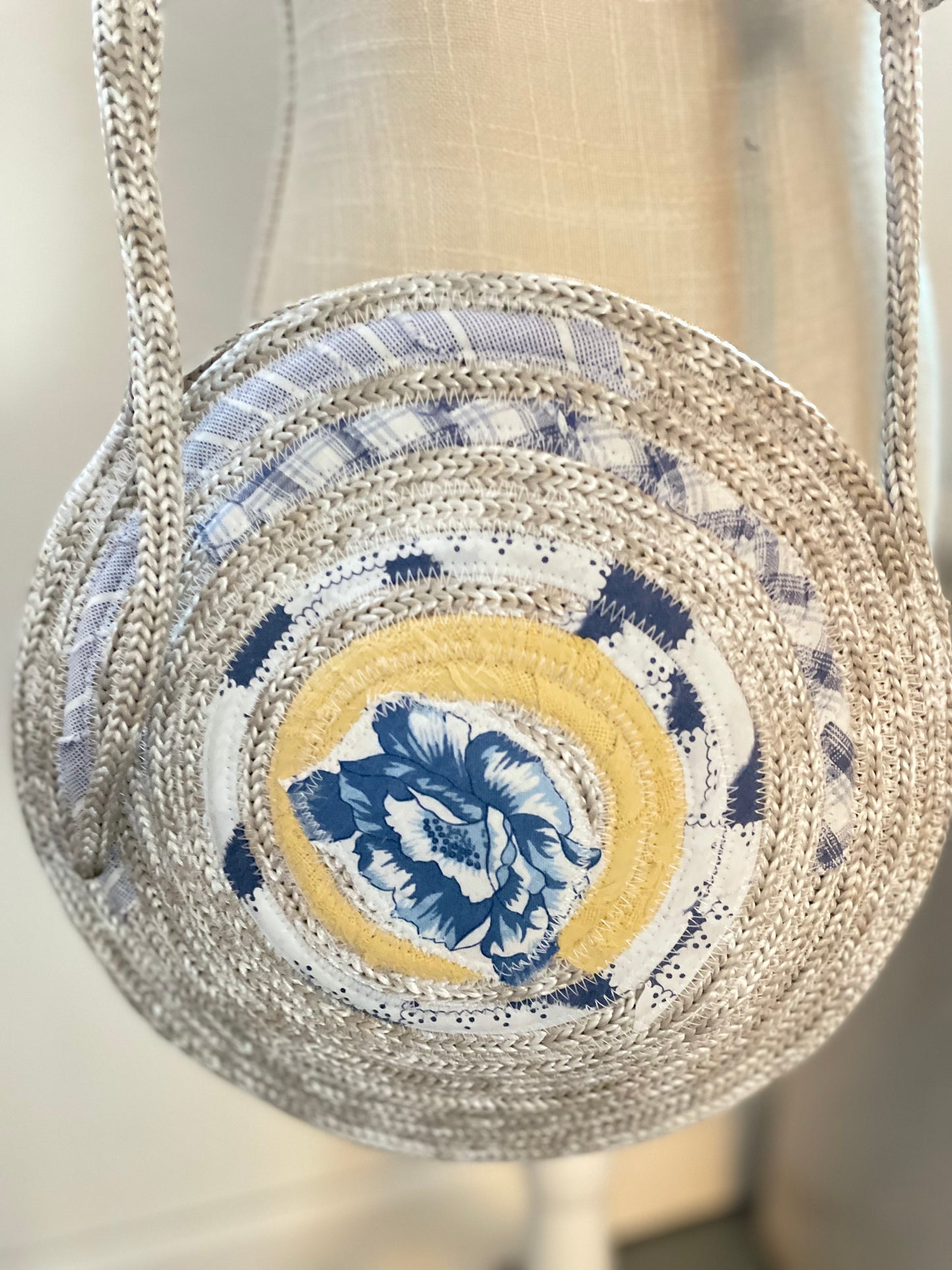 Linen blues clamshell rope bag