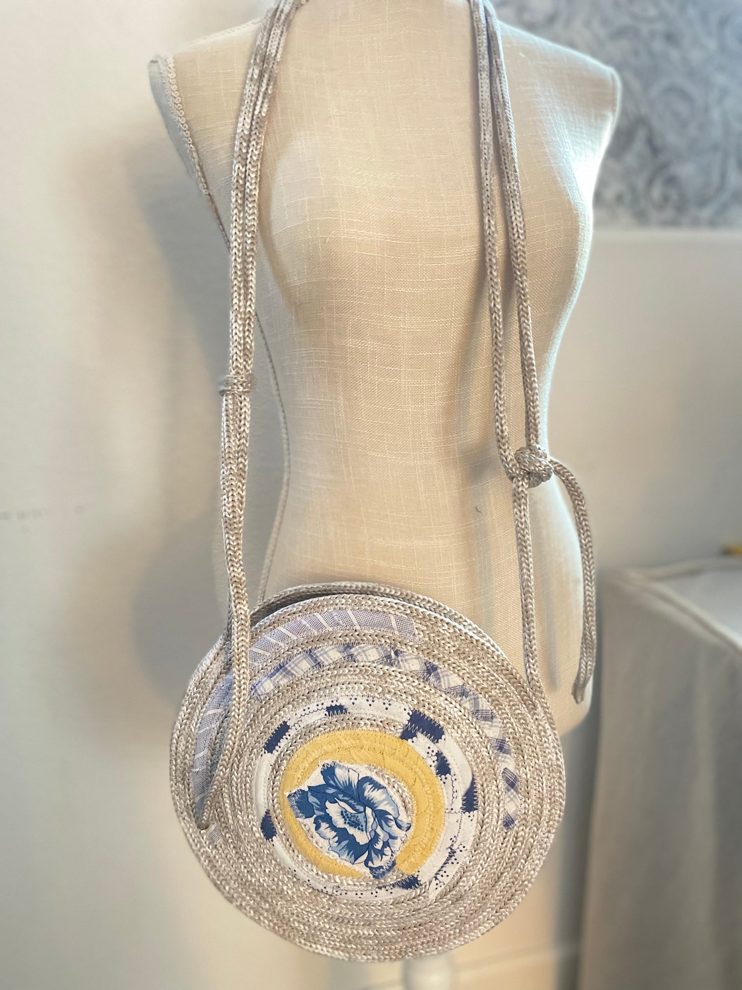 Linen blues clamshell rope bag